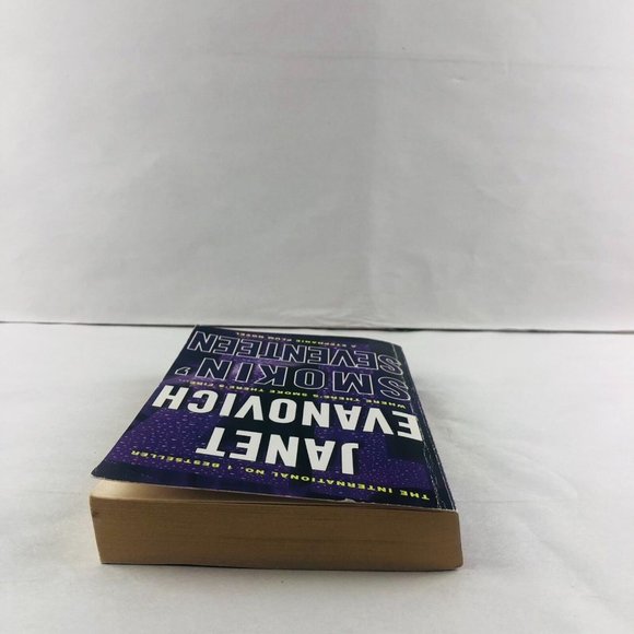 Smokin' Seventeen By Janet Evanovich Fiction Medium Paperback Book - Picture 5 of 8
